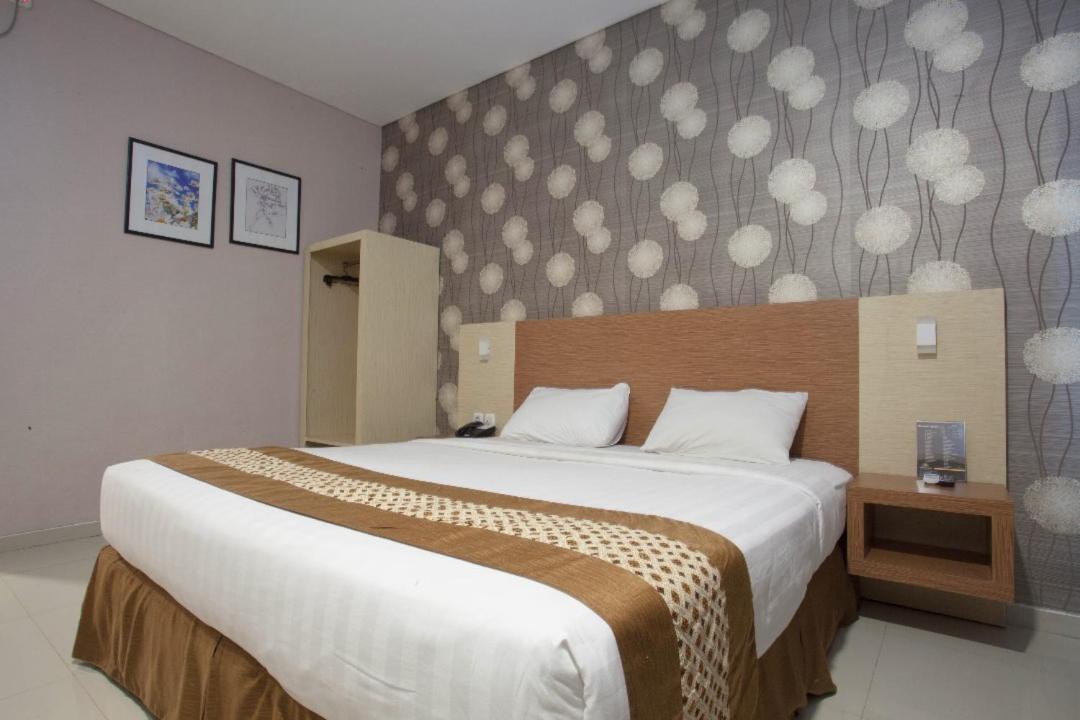 Neo Cempaka Hill Hotel Jembel Exterior foto