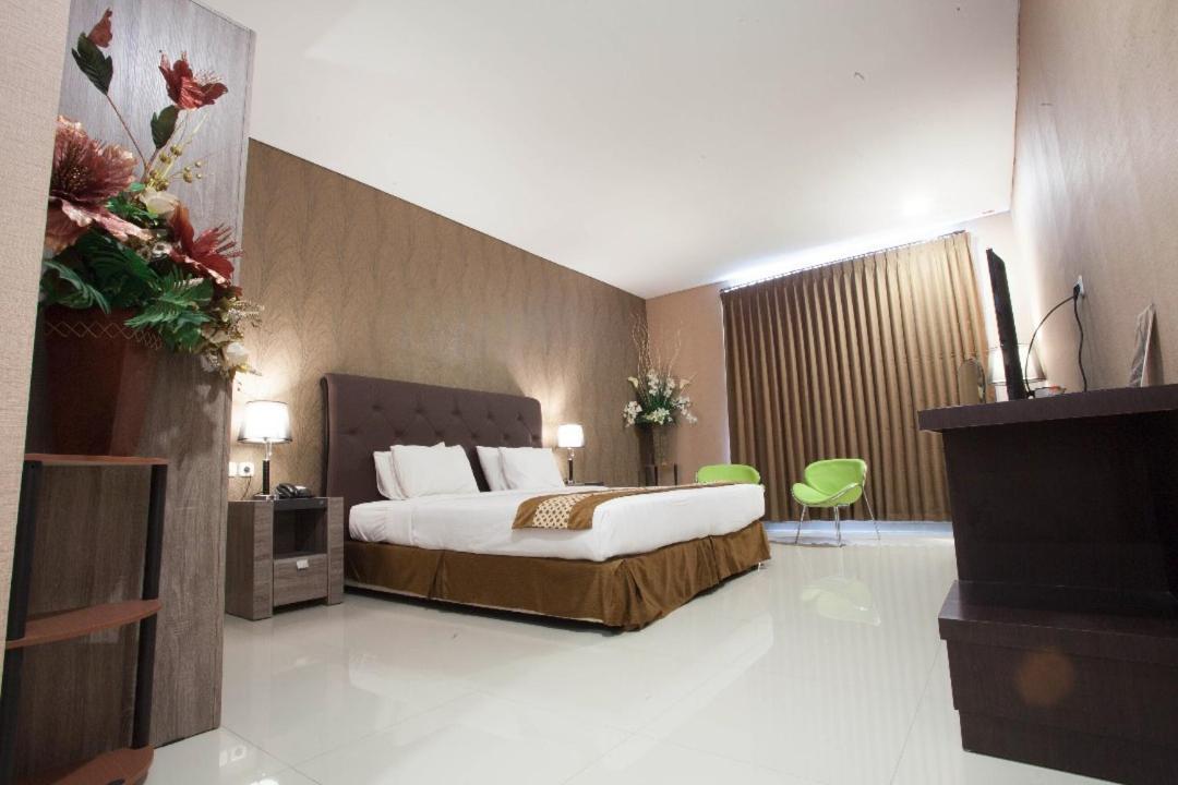 Neo Cempaka Hill Hotel Jembel Exterior foto